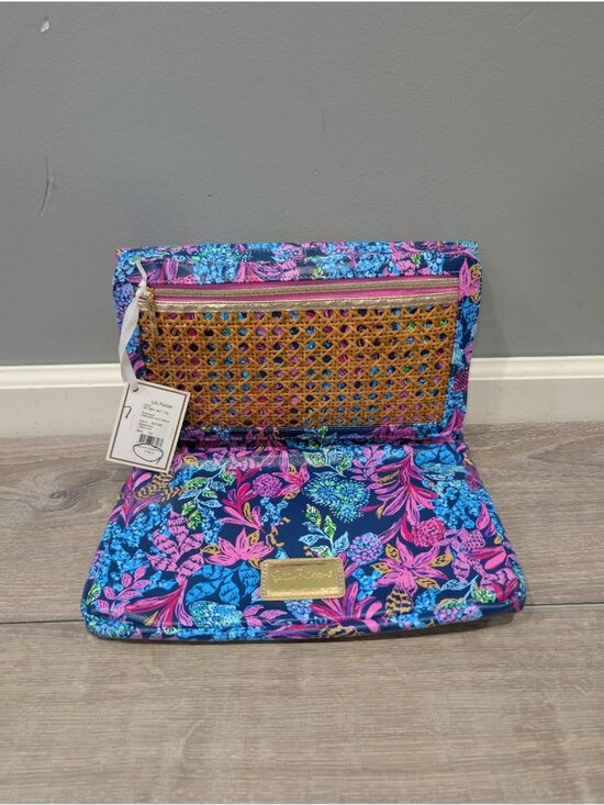Lilly Pulitzer Handbags - Lilly Pulitzer NWT Laptop Sleeve Leatherette Aegean Navy Calypso Coast